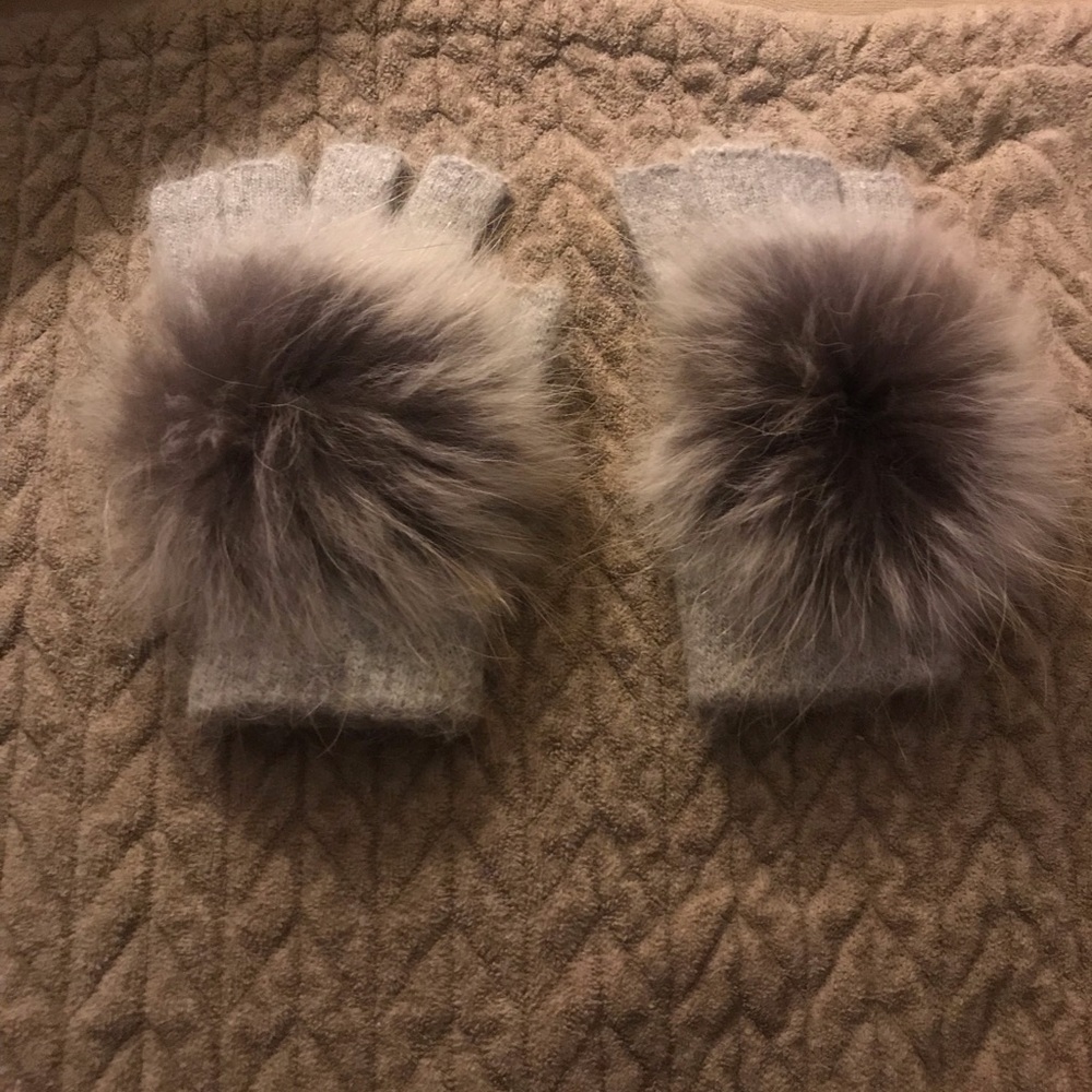 Gorgeous Linda Richards fingerless gloves